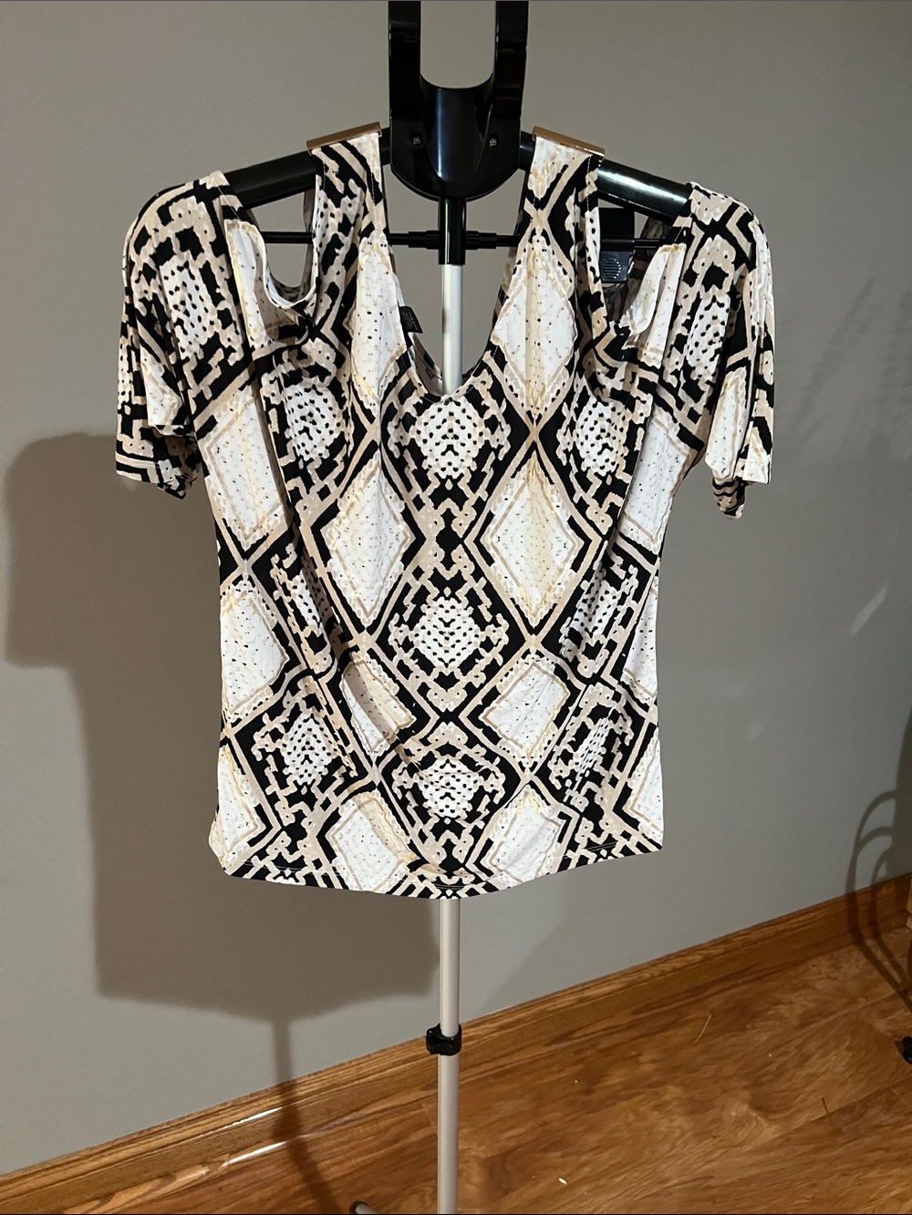 INC International Concepts Black and Cream Geometric Cold-Shoulder Top